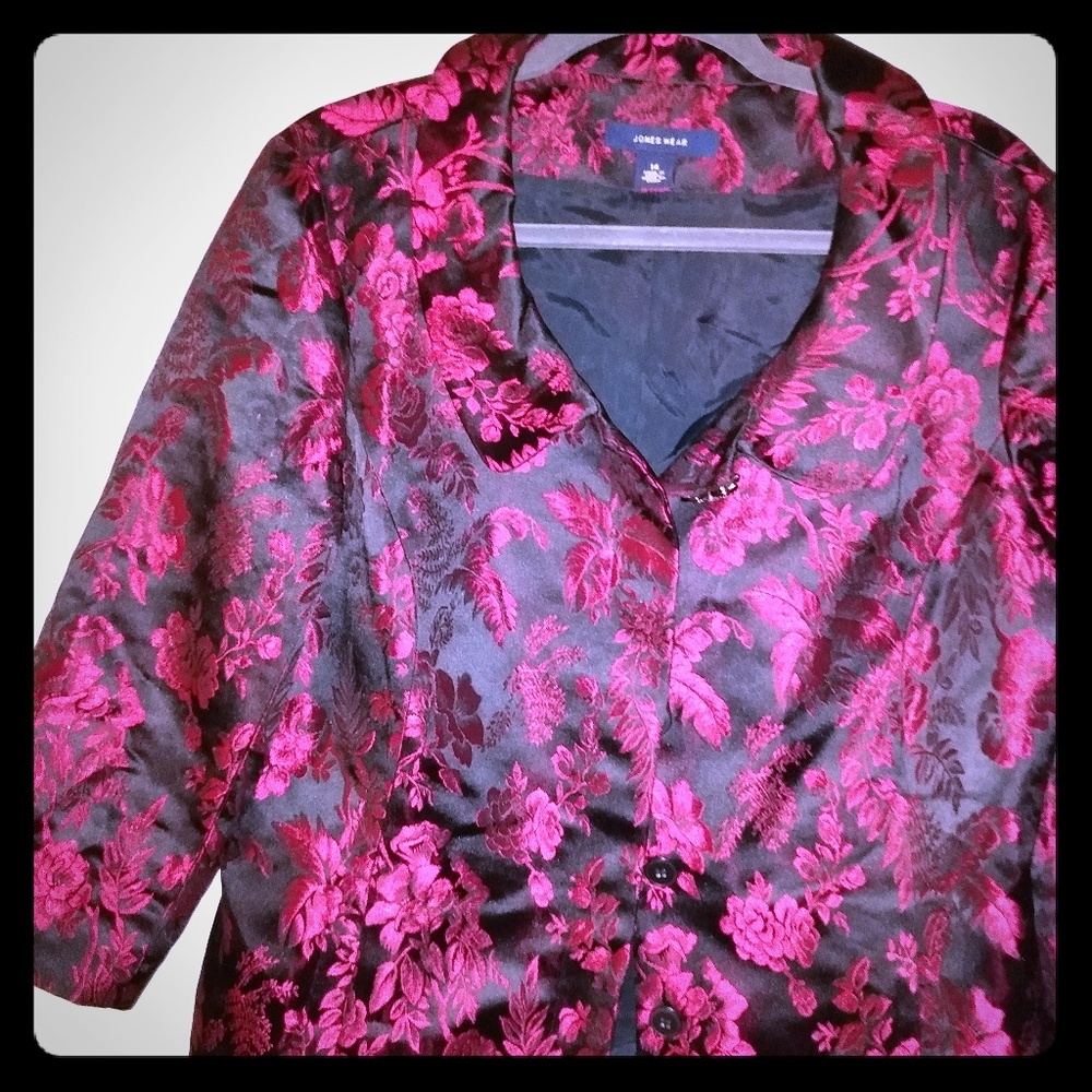 Jones wear Blazer jacket